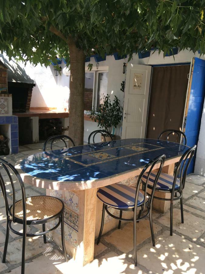 Seb&Laeti Guesthouse Saint Laurent d'Aigouze Bagian luar foto