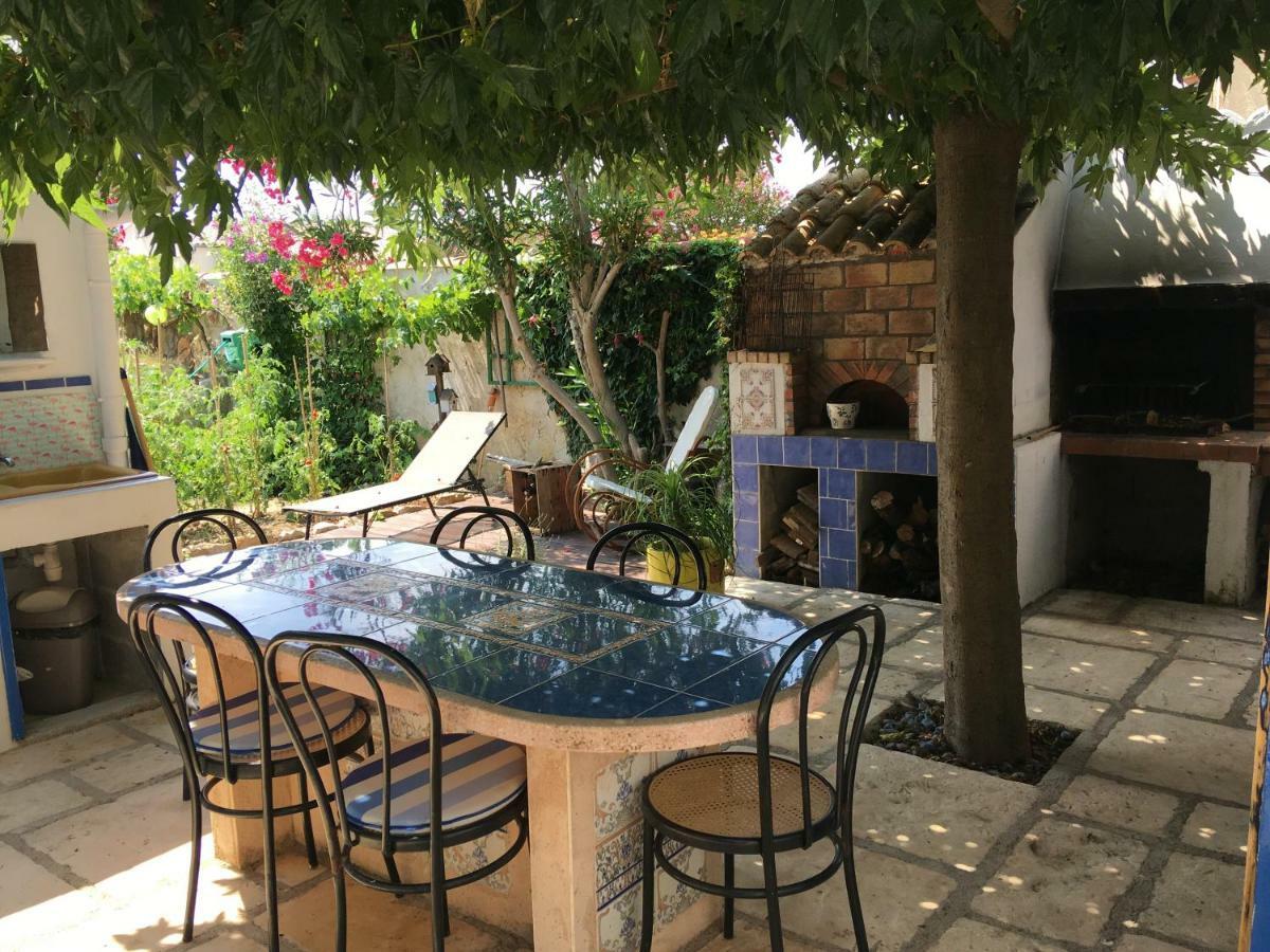 Seb&Laeti Guesthouse Saint Laurent d'Aigouze Bagian luar foto